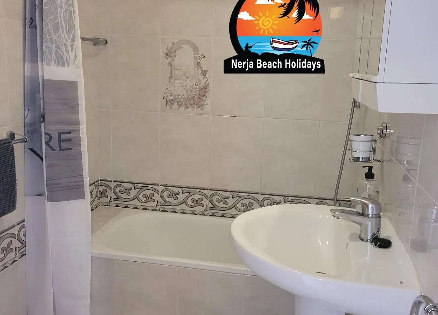 Spacious 2 Bed, 2 Bath In Capistrano Playa, Nerja Spain